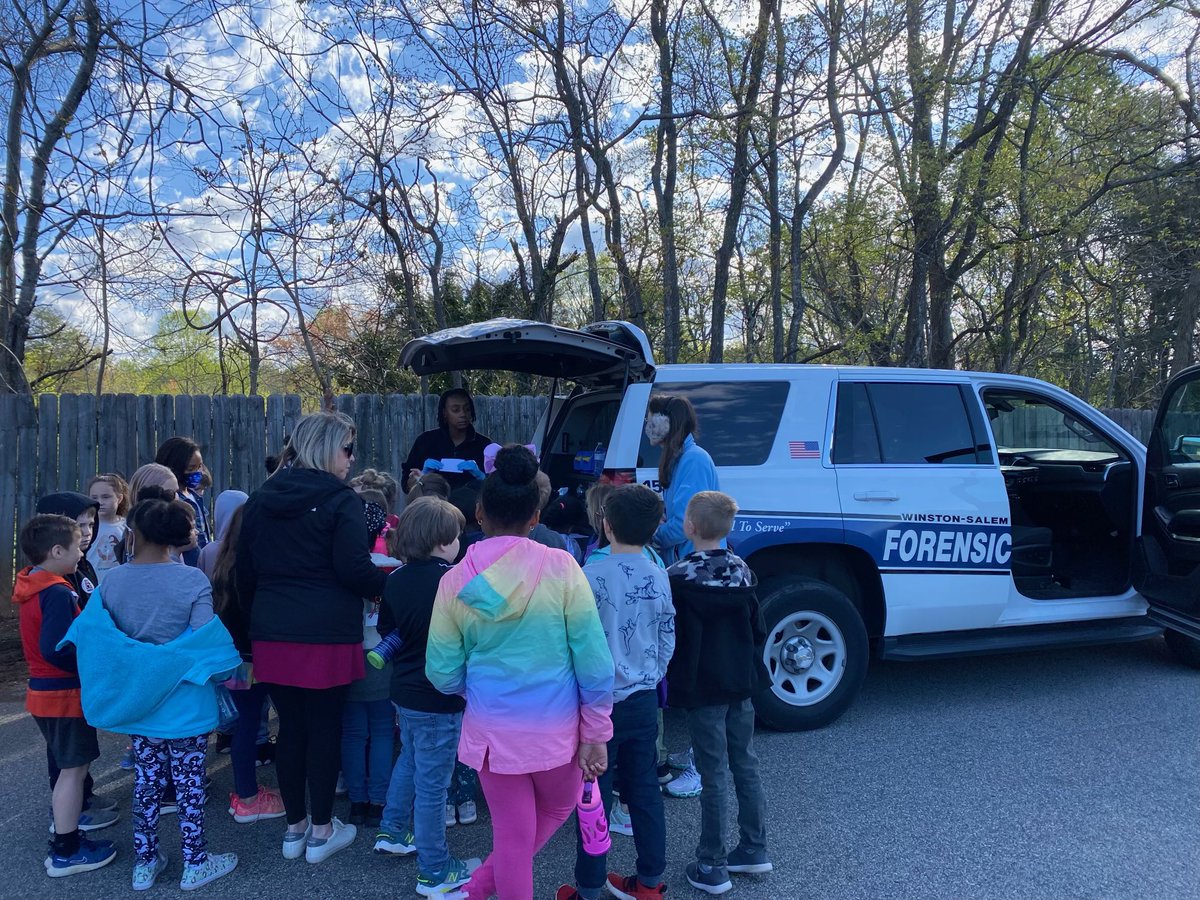 cityofwspolice's tweet photo. Sgt. Chue, Officer Haynes (with his daughter) and FST Brown made a whole lot of new friends @SedgeGardenES (Sedge Garden Elementary) for their Career Day festivities. Lots of good questions from the K-2 kiddos.
.142 https://t.co/leayGtTZ5G