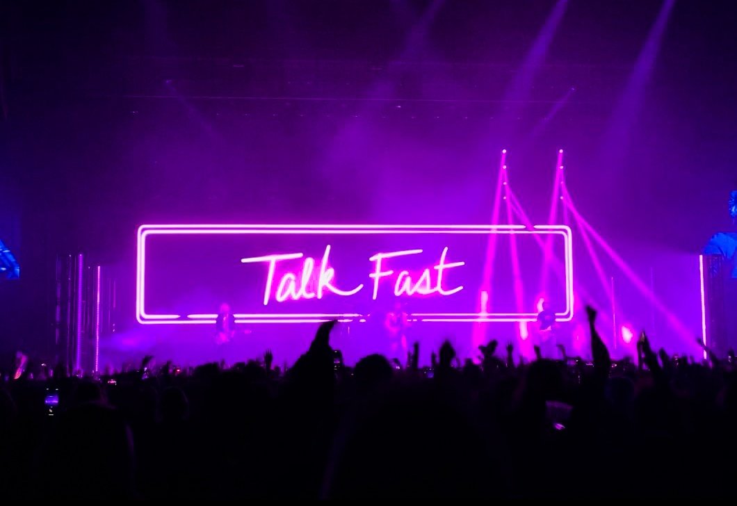 carouselive's tweet photo. the take my hand tour visuals are absolutely GORGEOUS https://t.co/EnbFgJ5BpV