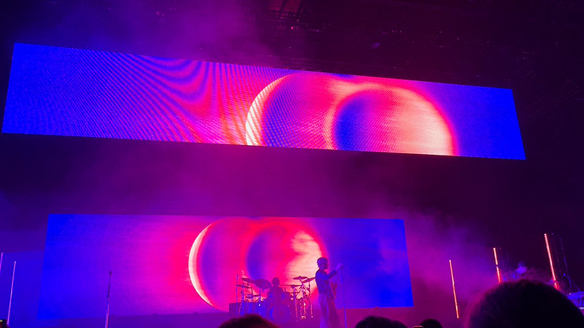 carouselive's tweet photo. the take my hand tour visuals are absolutely GORGEOUS https://t.co/EnbFgJ5BpV