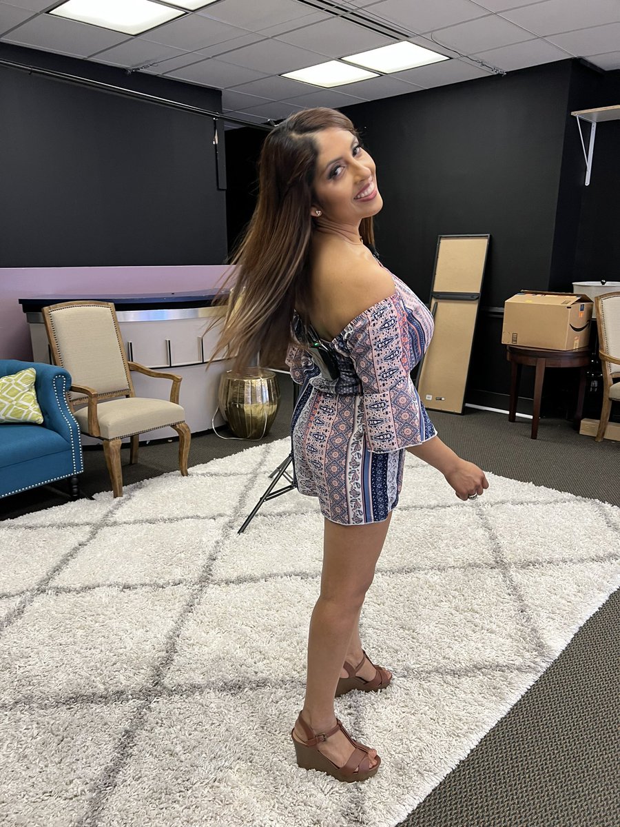 JanethROficial's tweet photo. 🌸Dios observa nuestros corazones, nuestras vidas, continuemos dando siempre lo mejor! Bendiciones feliz fin de semana🙌🏻❤️ @Estrellatvclt #EstrellaTVenlasCarolinas https://t.co/9nai6a21SN