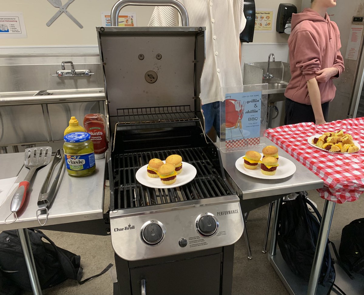 CentennialCuli1's tweet photo. 5th Period Cupcake Wars today!! Very creative cupcake displays this semester! #CoyotePride https://t.co/2WHQ5Q41jR