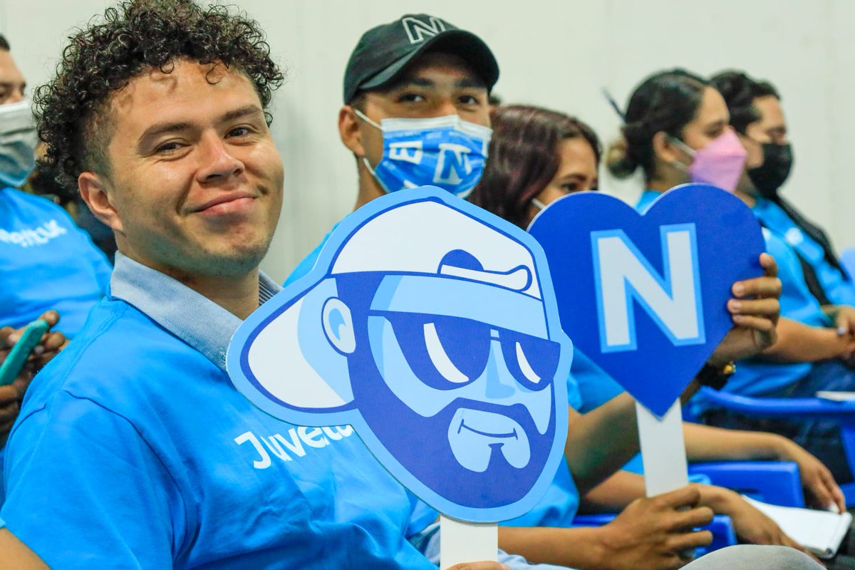 ErickGarcia_NI's tweet photo. Gracias al esfuerzo de toda la juventud seguimos avanzando y aunque en ocasiones nos entra el sentimiento de querer renunciar, estamos aquí por que queremos seguir cambiando nuestro país. 😎🇸🇻
#YoMe1 #DiputadoJoven https://t.co/6pe8FV94bZ
