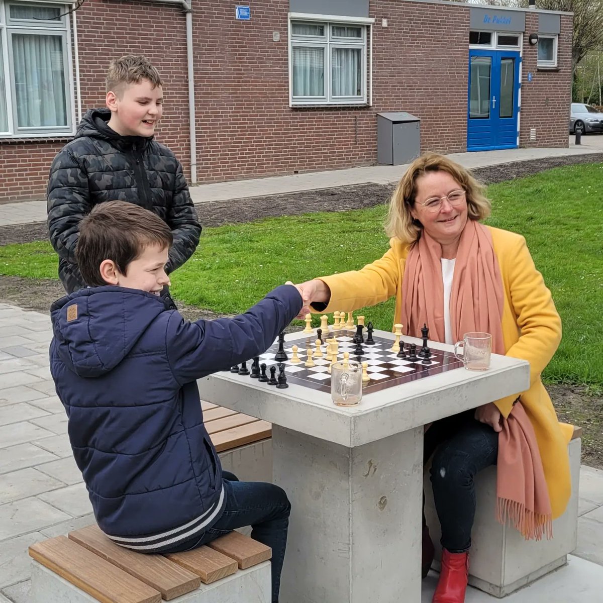 bertsh300's tweet photo. @ChristaD66 @5heerenlanden Het is maar een spelletje.
Het zijn twee vrienden dus......hahaha ik heb genoten van deze schaakpot bedankt https://t.co/kdW8P6tzAo