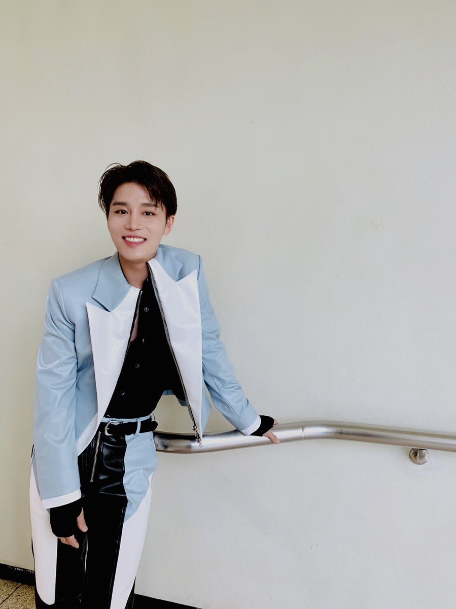 neocityzip's tweet photo. Ya saben que me encanta barrer pisos y si es donde #SUHOsGreySuit usó sus patitas, está mucho mejor ✮ por eso no tomen el llegar tarde como una excusa para perderse que #SUHOisBack y mejor muevan ése trasero lo antes posible hasta acá como yo meregues.
月餅 #RYU! ✧ https://t.co/hPL7GzvxgR