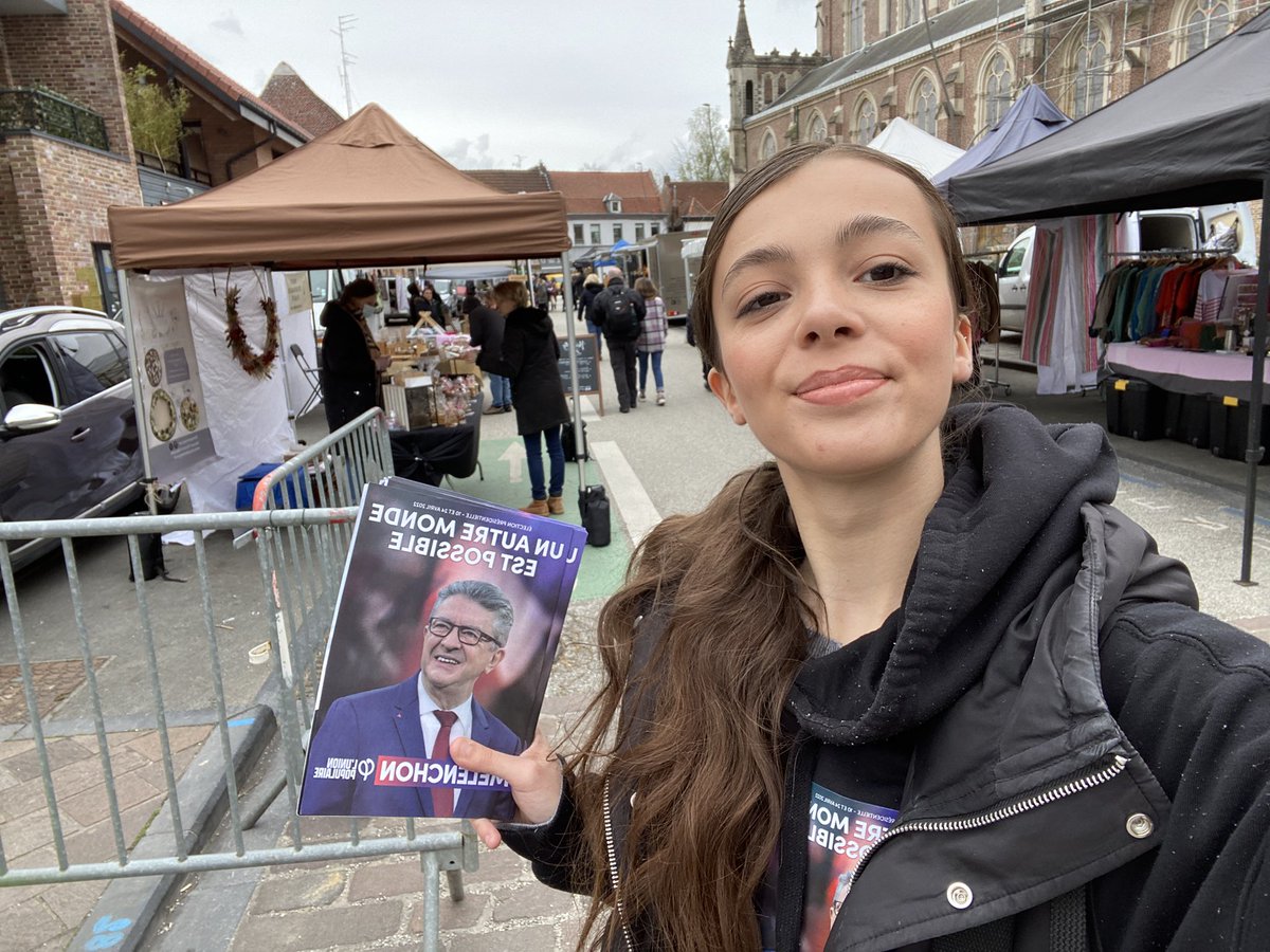 Nous avons ensuite enchaîné par un tractage sur le marché de wambrechies ✊🏽🤗@LFI_Wambrechies #MelenchonSecondTour #MelenchonVaGagner #MelenchonPresident2022