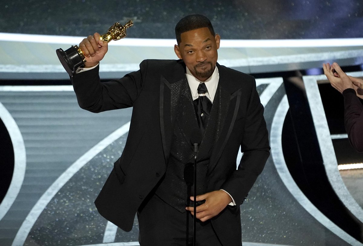 FilmUpdates's tweet photo. Will Smith has been banned from the #Oscars for 10 years.

(https://t.co/j2n5N4bj0L) https://t.co/x3eDd9ZD4W