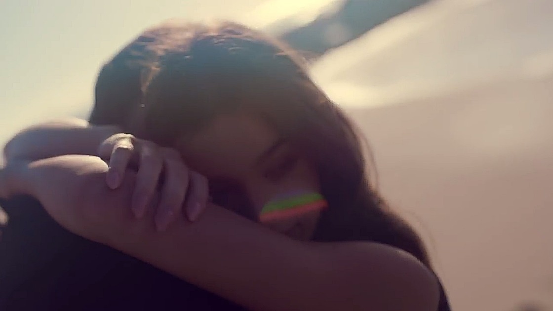 𝐒𝐨𝐥𝐨: 𝐅𝐚𝐝𝐞𝐝

Every memory of me revolves around the ocean, like some infinite loop I don’t feel myself wanting to leave anytime soon. Sea-woven, I am dancing to the rhythm of time tangled in its notes, ebbs and flows, over and over. .

flareandallofthestars.tumblr.com/post/680903437…