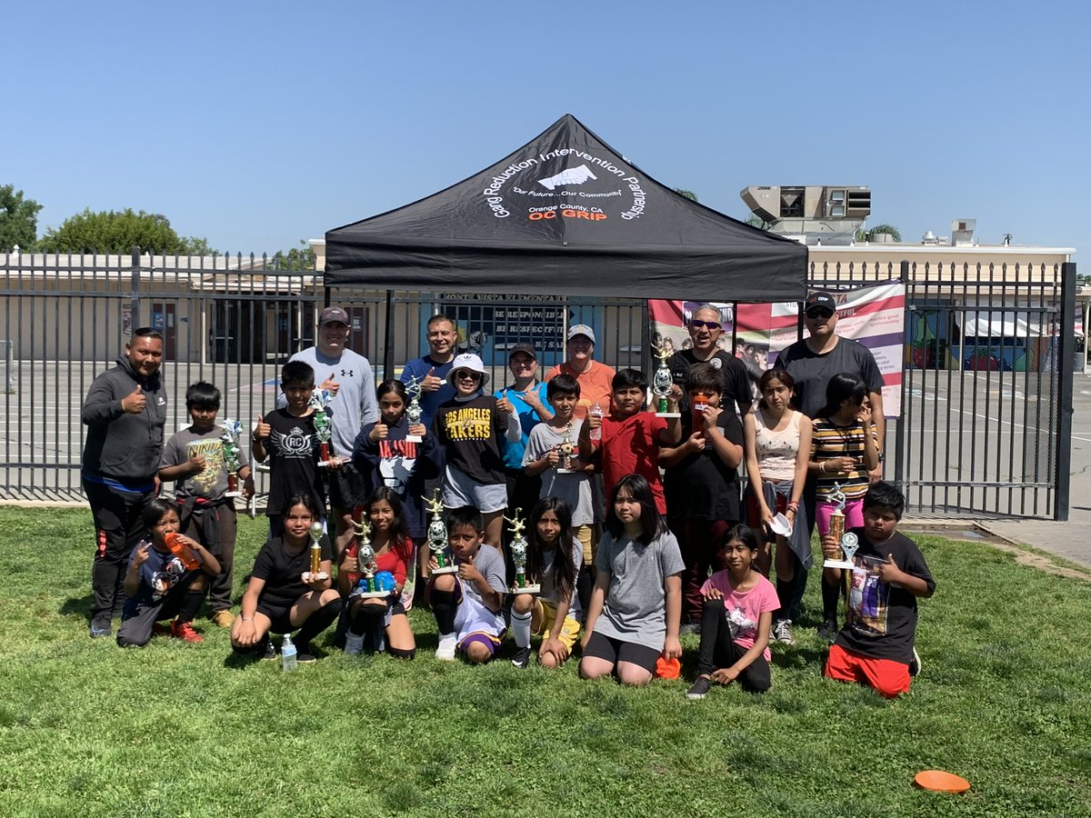 SantaAnaPD's tweet photo. In partnership with #OCGRIP, #SantaAnaPD officers participated in a spring break soccer camp ⚽ w/ students from Monte Vista Elementary this past week. Students had the opportunity to play soccer with our officers but also a week long of various presentations from our personnel! https://t.co/4Jnrjx0vQn