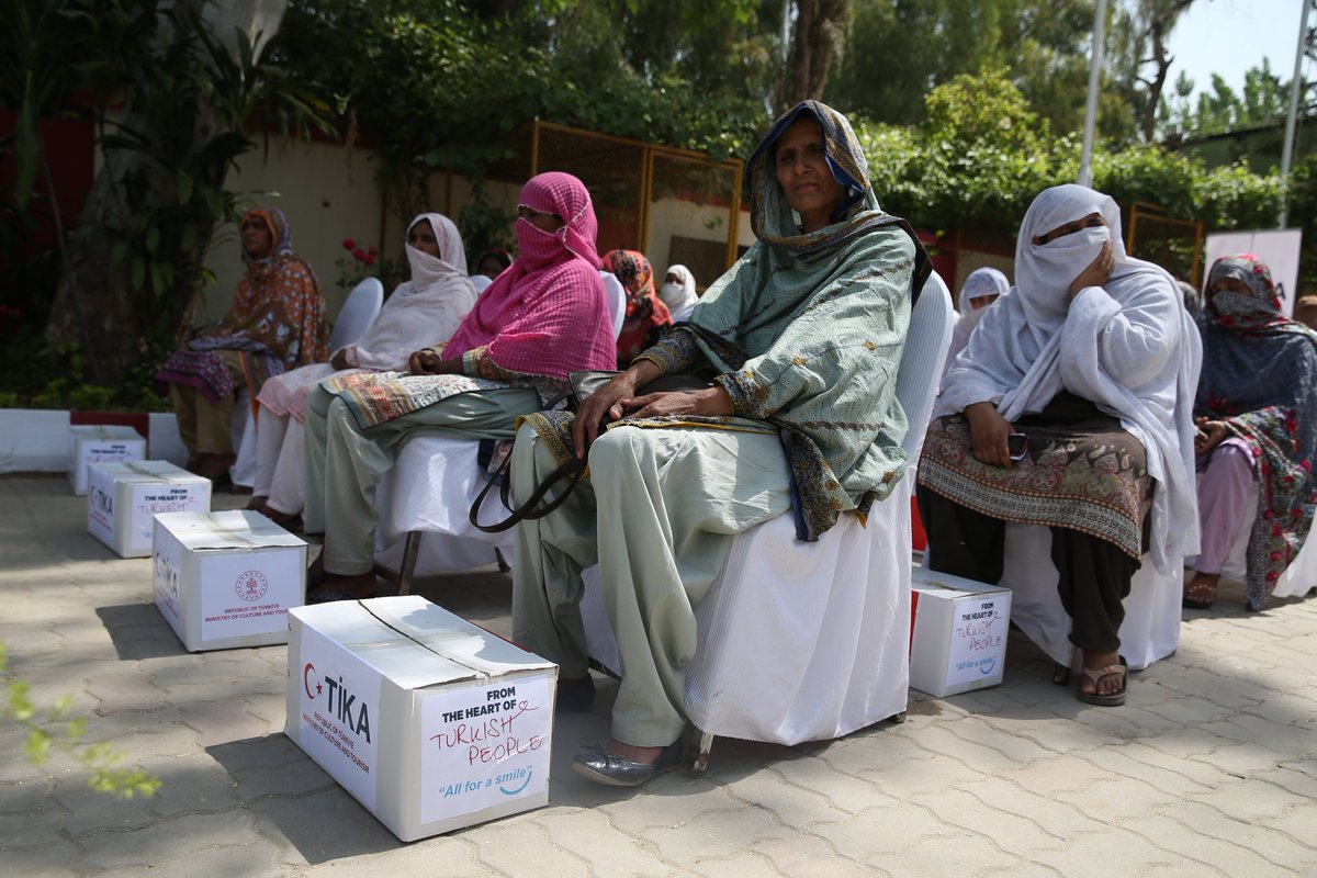 tikaislamabad's tweet photo. #1000 food packeges distributed by @tikaislamabad with the collob of @PakBaitulMal in Rawalpindi, Islamabad, Murree and mansehra. Coming week #1000 packages will continue in #xfata. We wish #Ramazan the month of solidarity to bring #health, #peace and prosperity to our nation. https://t.co/Qr0Twt8teU