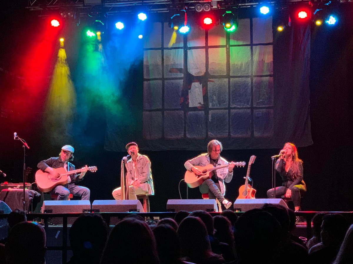 the_twang's tweet image. Its been a bit different eh!? 

Massive 🙌🏻 to all that sat down and watched us over the last few Sundays. Goes without saying but as always you were frickin’ marvellous. Till the next time. stay beautiful.. Phil x