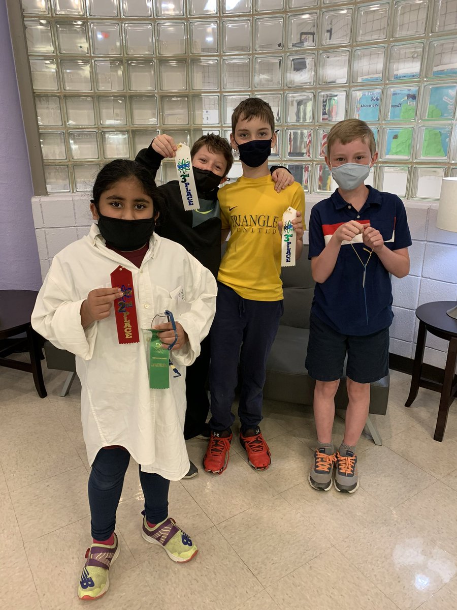 Easley’s Science Fair was such a success today! The projects were so creative and the kids did an amazing job! Congratulations to our K-2 winners, 3-5 winners and all of our participants!! Can’t wait for next year!! #BeEasley #WeAreDPS