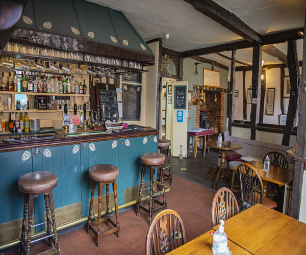 runapub's tweet photo. #RunAPub known for great real ale selection & Rugby matches! 🍺🏉📺
🔔 Ye Olde Bell & Steelyard, #Woodbridge, Suffolk 🔔
⭐ Beautiful traditional pub
🤝 Great place to socialise
🥧 Needs traditional food offer
📱 Needs social media presence
More info👉 https://t.co/Ys4VtJCyIw https://t.co/QCXdSfXF5D