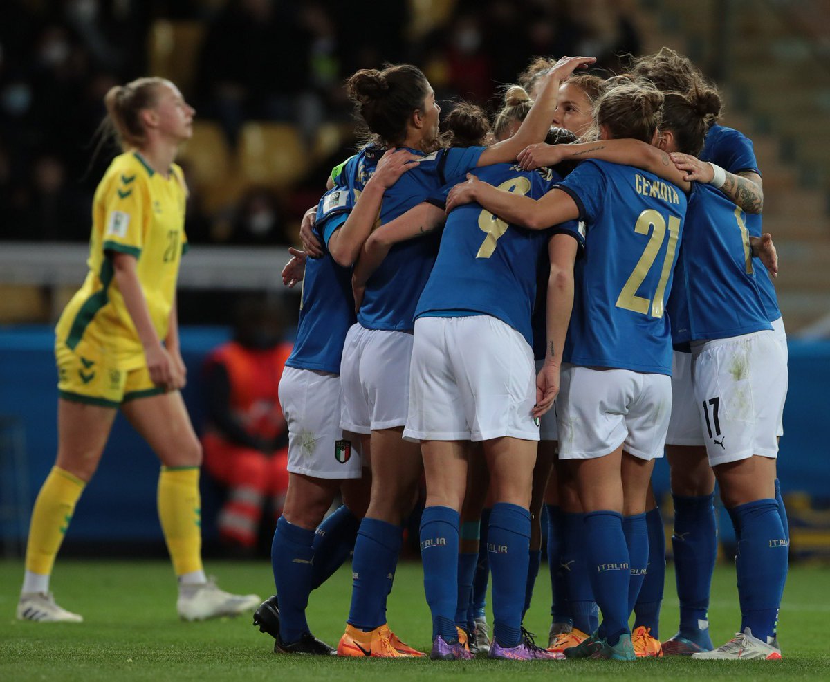 AzzurreFIGC's tweet photo. #Nazionale 🇮🇹
📸 Convincente prestazione delle #Azzurre al Tardini 👊🏻
🇮🇹🇱🇹#ItaliaLituania 7️⃣-0️⃣
#FIFAWWC #ITALIT
#VivoAzzurro https://t.co/9qLtgc28Kx