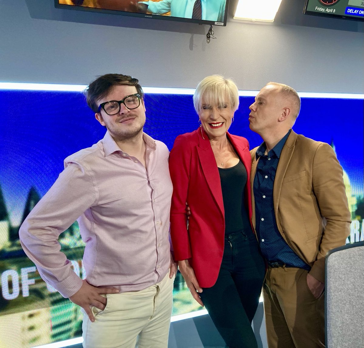 DawnNeesom's tweet photo. So brilliant to be reunited with my Friday night boys @talkRADIO #Drive #PoliticalPanel. 🥰 Loved my holiday climbing Caribbean waterfalls but love my *job* too. @RobbieRinder @benjaminbutter @tomwilliets @BethJeanKeeley #Talkradio #Friday https://t.co/R74bdcwyvd