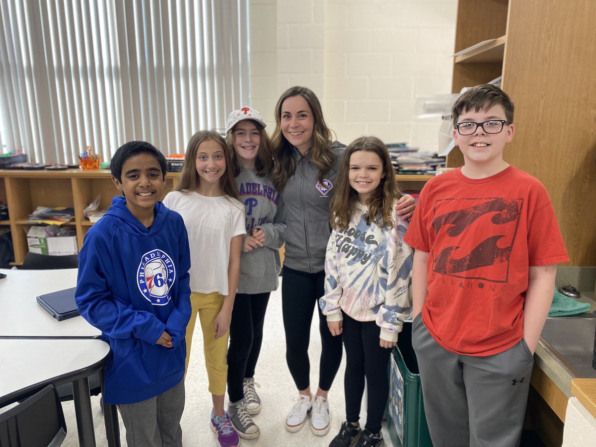 LNiedelman3's tweet photo. 5th graders were kind enough to share their research projects with us today! And what’s better than sharing with your younger siblings?! Seems like just yesterday these kiddos were in my 3rd grade class and now they’re almost middle schoolers! https://t.co/9ZzqsqQjYd