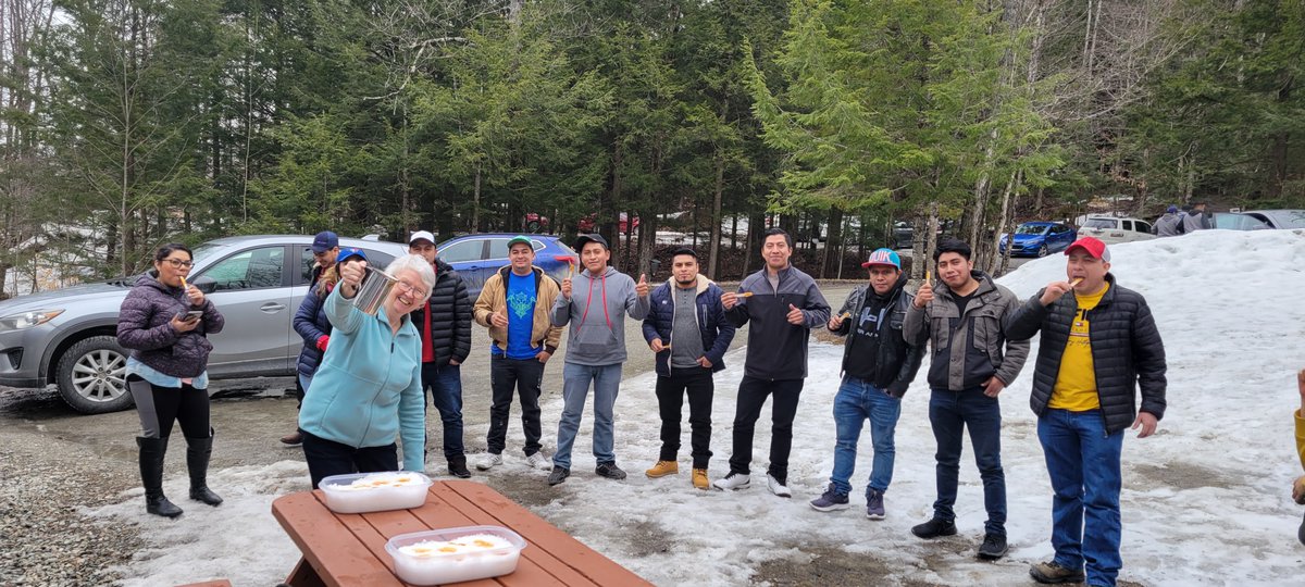 ActionsAide's tweet photo. Activité interculturelle d'Ensemble on Sème
Visite à la cabane à sucré: les travailleurs agricoles de différentes régions et fermes ont participé samedi 3 avril à cette belle activité liée aux cycles agricoles du Québec. C'était un véritable échange de connaissances et de culture https://t.co/6mfhyPOTBS
