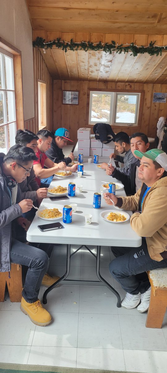 ActionsAide's tweet photo. Activité interculturelle d'Ensemble on Sème
Visite à la cabane à sucré: les travailleurs agricoles de différentes régions et fermes ont participé samedi 3 avril à cette belle activité liée aux cycles agricoles du Québec. C'était un véritable échange de connaissances et de culture https://t.co/6mfhyPOTBS