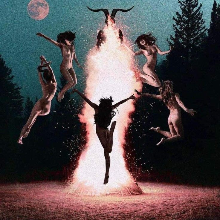 vnnvtom_'s tweet photo. обожаю книги про ведьм 🌔 эстетику и атмосферу ведьм 🌙 https://t.co/CzOFIzEbm5