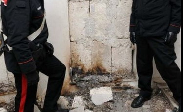 tempoweb's tweet photo. Uccidono cucciolo di cane a sassate, lo bruciano e poi socializzano il video. Indagati nel tarantino 3 minori #statte #taranto  https://t.co/yTd3ZgRGZk https://t.co/Z6cNCKRsgK