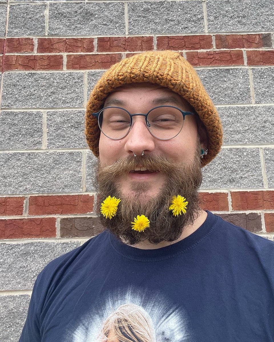 Mr_L_Tweets's tweet photo. just a reminder to stop, smell, and accessorize with flowers over spring break 🎅🏼💐
(i don’t know any other good beard emojis) https://t.co/Vm5JGagwPL