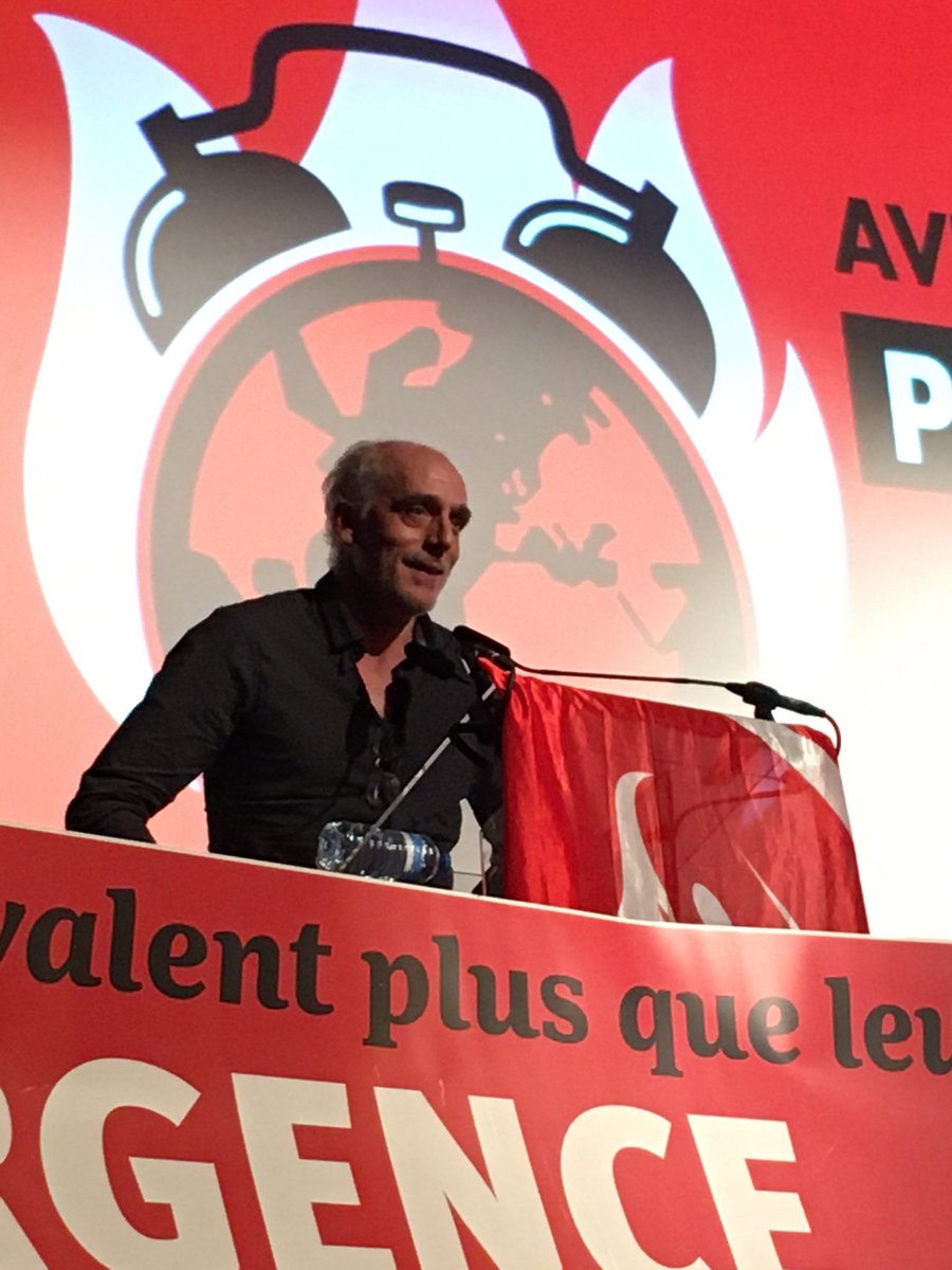 À Grenoble, @PhilippePoutou était encore meilleur que d’hab pour notre dernier meeting. ✊✊✊

#Poutou #Poutou2022 #JeVotePoutou