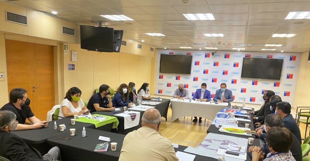 FENATSNACIONAL's tweet photo. Nuestra presidenta Karen Palma y otr@s president@s en reunión con ministra @begoyarza y Subse @AraosFernando iniciando mesa que aborde beneficios y demandas de l@s trabajador@s.
Se comprometieron a derogar circ. MEL, revisar aplicación de art. 151 y PDL para #MetasSanitarias💪 https://t.co/uptkiKcgCm
