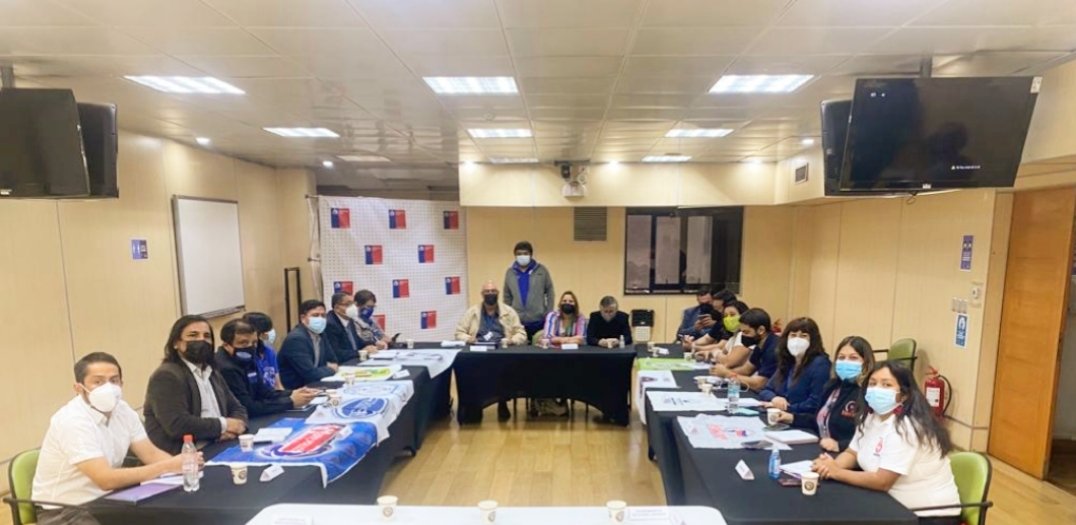 FENATSNACIONAL's tweet photo. Nuestra presidenta Karen Palma y otr@s president@s en reunión con ministra @begoyarza y Subse @AraosFernando iniciando mesa que aborde beneficios y demandas de l@s trabajador@s.
Se comprometieron a derogar circ. MEL, revisar aplicación de art. 151 y PDL para #MetasSanitarias💪 https://t.co/uptkiKcgCm
