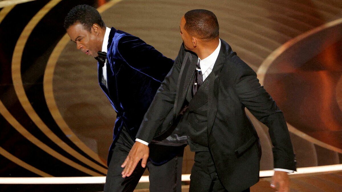 LemediaAfrique's tweet photo. 🔴L’académie des #Oscars a pris sa décision : Will Smith est interdit de toute cérémonie des Oscars pour dix ans. https://t.co/sFe4TR2Noq