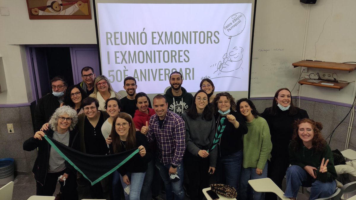 PauPujol's tweet photo. Ha estat una reunió increïble!🤩 Boníssimes primeres sensacions per encarar un any de joia a can @EsplaiPremia!💚🖤 Família d'ExMonis, us esperem al WP per fer bullir l'olla esplaiera i començar a enfilar la munió de propostes de celebració pel curs vinent!😜 Som-hi!👣 https://t.co/bwoETJxoSP