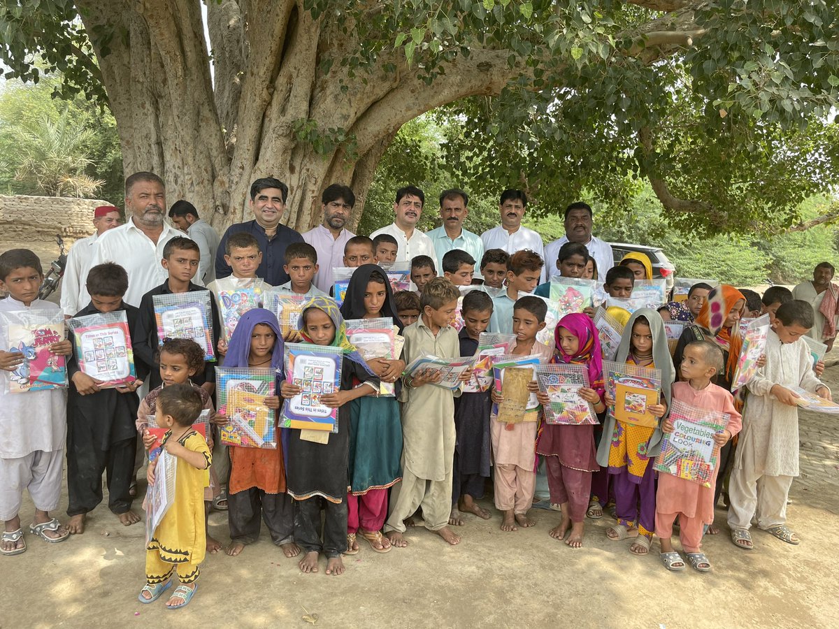 NAsirMorai's tweet photo. Our this generation is still getting education under the Nimm tree. No building No Desks No Fan. Govt Primary school M Hassan Khashkeli Moro. @AkbarLaghari5 @MinisterEduGoS @sardarshah1 https://t.co/LOjxWx6k5O
