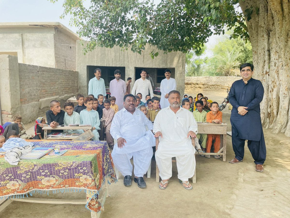 NAsirMorai's tweet photo. Our this generation is still getting education under the Nimm tree. No building No Desks No Fan. Govt Primary school M Hassan Khashkeli Moro. @AkbarLaghari5 @MinisterEduGoS @sardarshah1 https://t.co/LOjxWx6k5O