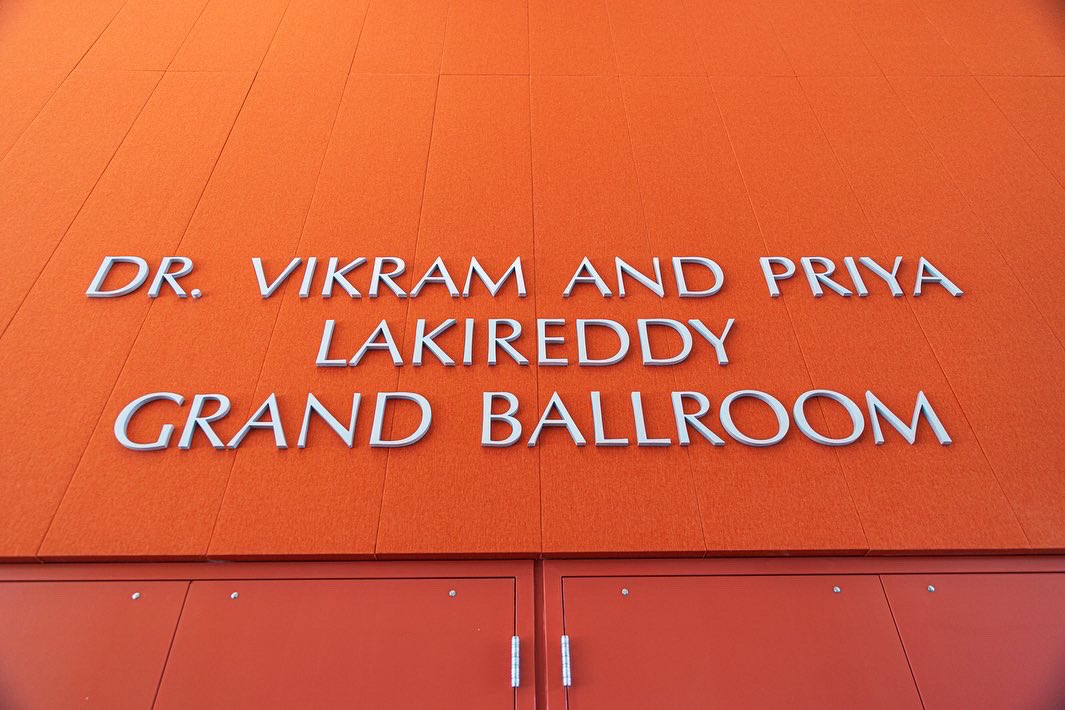 merced2020's tweet photo. The Dr. Vikram and Priya Lakireddy Grand Ballroom is a flagship location for high-level events and speakers. Dr. Vikram and Priya Lakireddy are longtime supporters of and advocates for the university. #Merced2020 #UCMerced https://t.co/JNJHVnTgqh