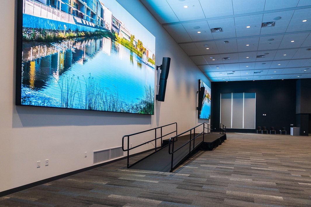 merced2020's tweet photo. The Dr. Vikram and Priya Lakireddy Grand Ballroom is a flagship location for high-level events and speakers. Dr. Vikram and Priya Lakireddy are longtime supporters of and advocates for the university. #Merced2020 #UCMerced https://t.co/JNJHVnTgqh