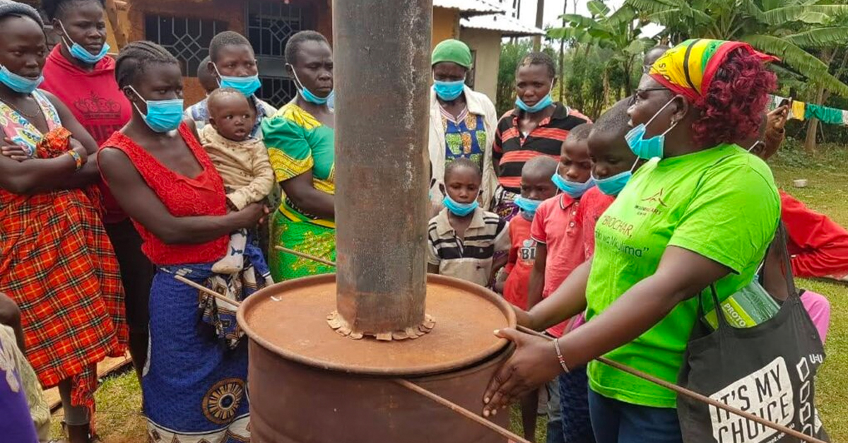 We are working with small farmers worldwide to teach them to make #biochar - which improves #crops and protects the #environment. 

The more #farmers we can train to create and use biochar, the better it is for their crops - and for our environment. (1/3)