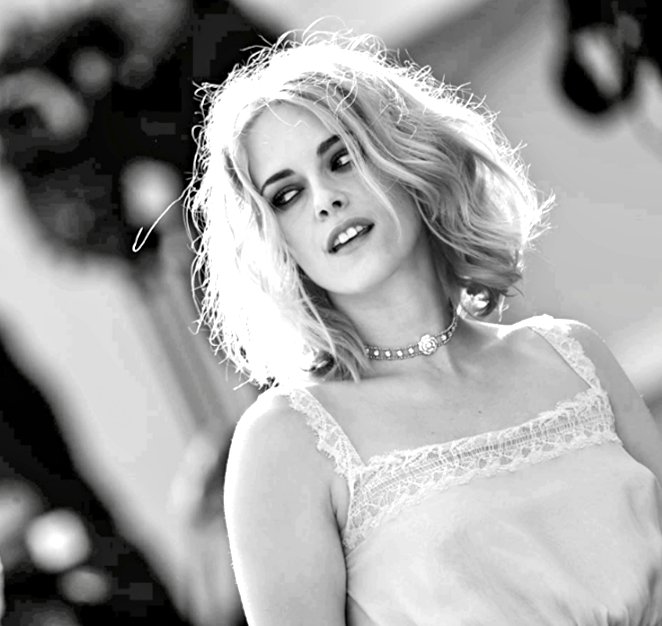 logifiction's tweet photo. Born today: #kristenstewart , actress, director, writer, known for #thetwilightsaga #spencer #snowwhiteandthehuntsman https://t.co/Ru8NECtC1x