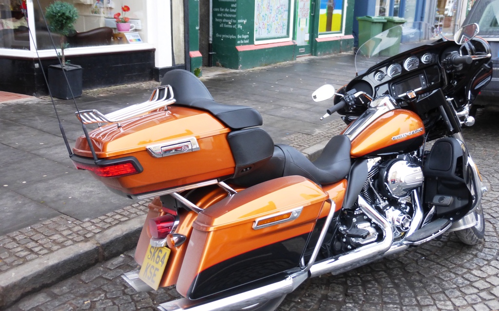 SortedVFR's tweet photo. @HoodSlider Prefer this one. @harleydavidson I got caught speeding on the A1 on it during a test-ride, believe it or not. https://t.co/KbuDKxBh59