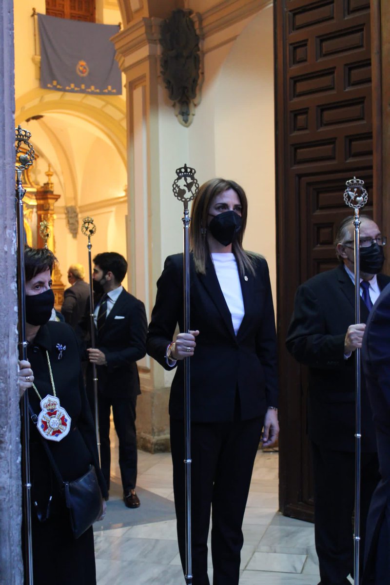Patriciaflopez's tweet photo. Viernes de Dolores, procesiono con la Real y Venerable @cofradia_amparo. 

Muy agradecida a la Cofradía y a la Agrupación Musical @OJEArchena (que cumple 25 años acompañando a esta magna procesión), por invitarme a recorrer las calles de Murcia con fe, pasión y solemnidad. https://t.co/JVRcnwDsgg