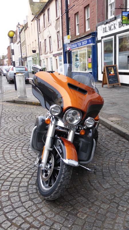 SortedVFR's tweet photo. @HoodSlider Prefer this one. @harleydavidson I got caught speeding on the A1 on it during a test-ride, believe it or not. https://t.co/KbuDKxBh59