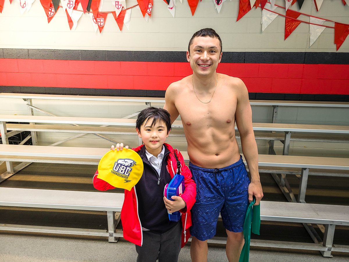 Frank and Lefranc!

Here is a photo of Frank from Grade 3 being given a team cap by UBC swimmer Jaren Lefranc. Lefranc is off to the 2022 Canadian Swimming Trials this week in Victoria as the #3 seed in the Men's 200m Breaststroke!