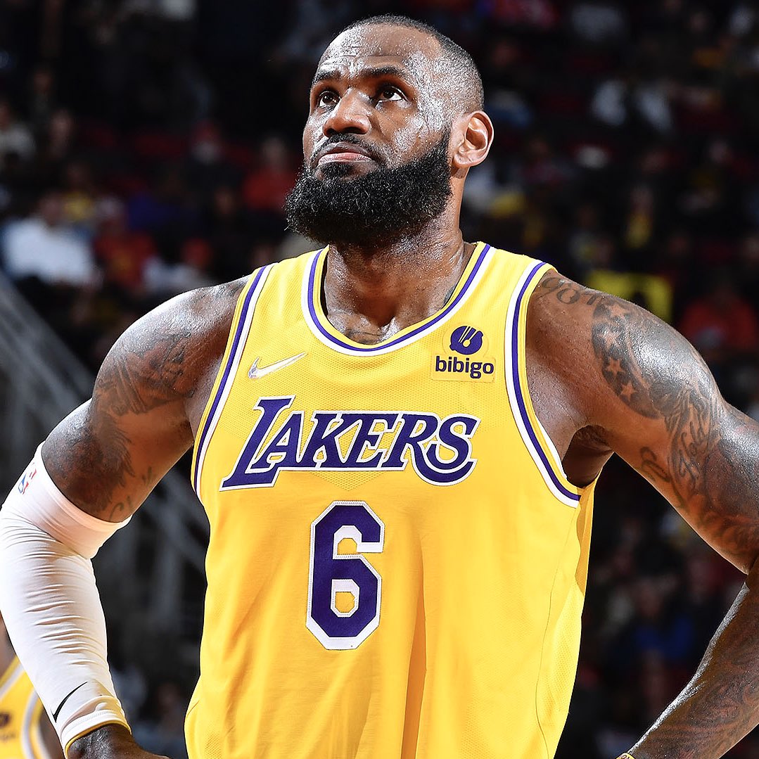 bronhistory's tweet photo. Oldest players to average 30+ PPG in a season

Age 37 — LeBron
Age 36
Age 35
Age 34
Age 33
Age 32 — Curry, MJ
Age 31 — Jerry West
Age 30 — Harden, Iverson, R. Barry

No one else has done it above age 30 https://t.co/bg0LMRVJm8