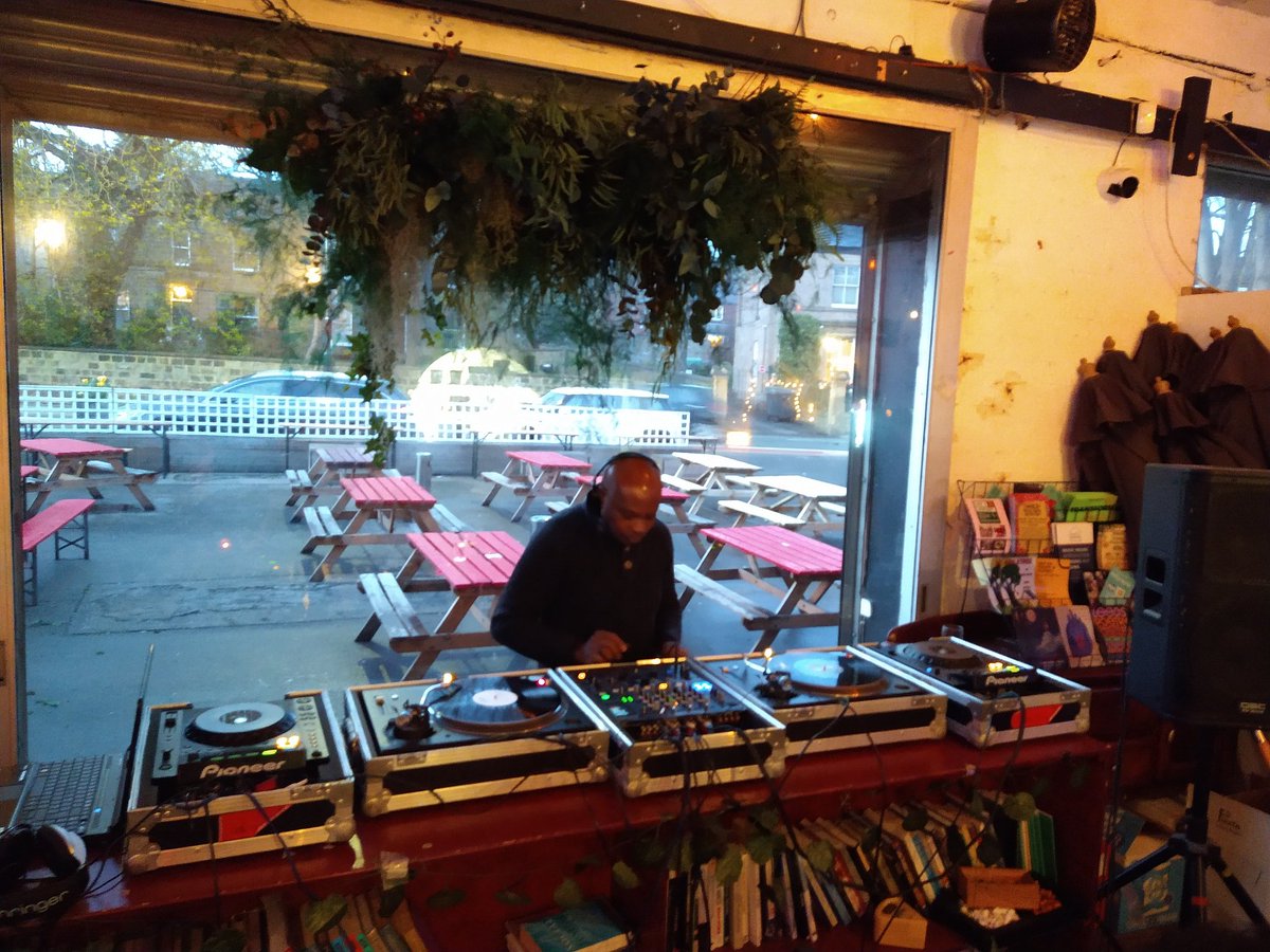 OpenDecksFC's tweet photo. Gotta have house music at open turntables. #House #Openturntables #Digital #DJ #Vinyl https://t.co/mN0pXpMemk