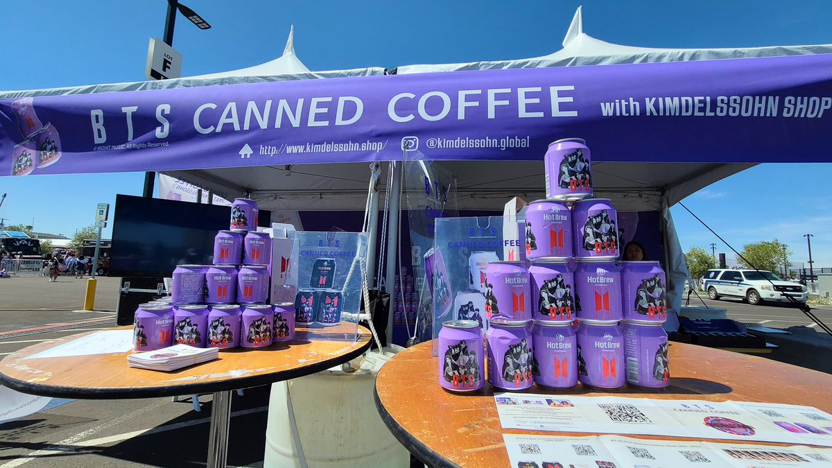 kvibe_yonhap's tweet photo. #BTSCannedCoffee with #KIMDELSSOHNshop 💜At #AllegiantStadium, drink these hot/cold beverages while waiting for the #PTD_ON_STAGE_LV concert🤟🏻🧡

#LasVegas #BTSARMY   
#BTS_THE_CITY_LasVegas 
#BTS_KOdyssey #Korea_Odyssey https://t.co/0rVbRSqb7j
