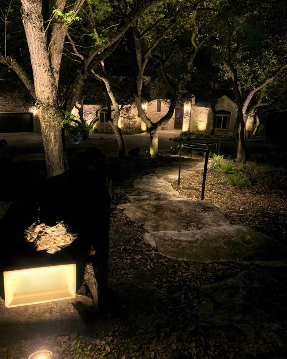 GotLights_tx's tweet photo. Our customers are the base of our business, so we make our decisions based on our dedication to you. #GotLights #DrippingSprings #LandscapeLighting #HomeLighting #CustomLights https://t.co/4nSVCKVFes