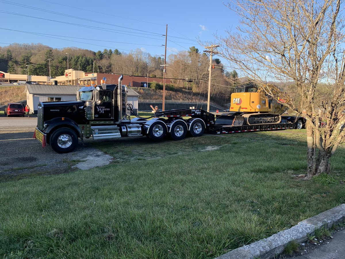 mhhscte's tweet photo. A great day for Yancey County middle school  students learn about all the career opportunities they have right here in their hometown. https://t.co/dPU00FqROu