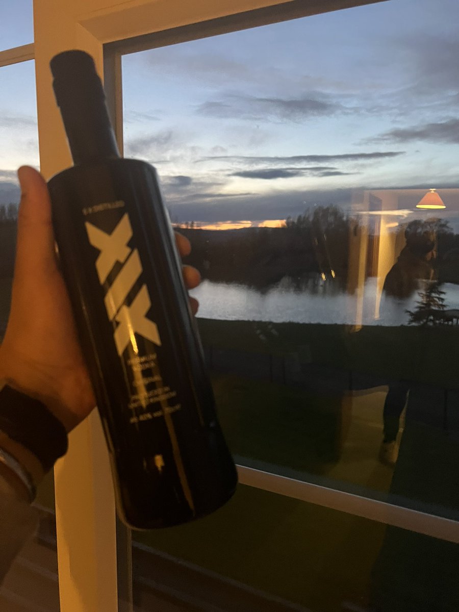 crypto_burps's tweet photo. Relaxing evening hope you ate today 🥃 https://t.co/t6SjXmsFFl