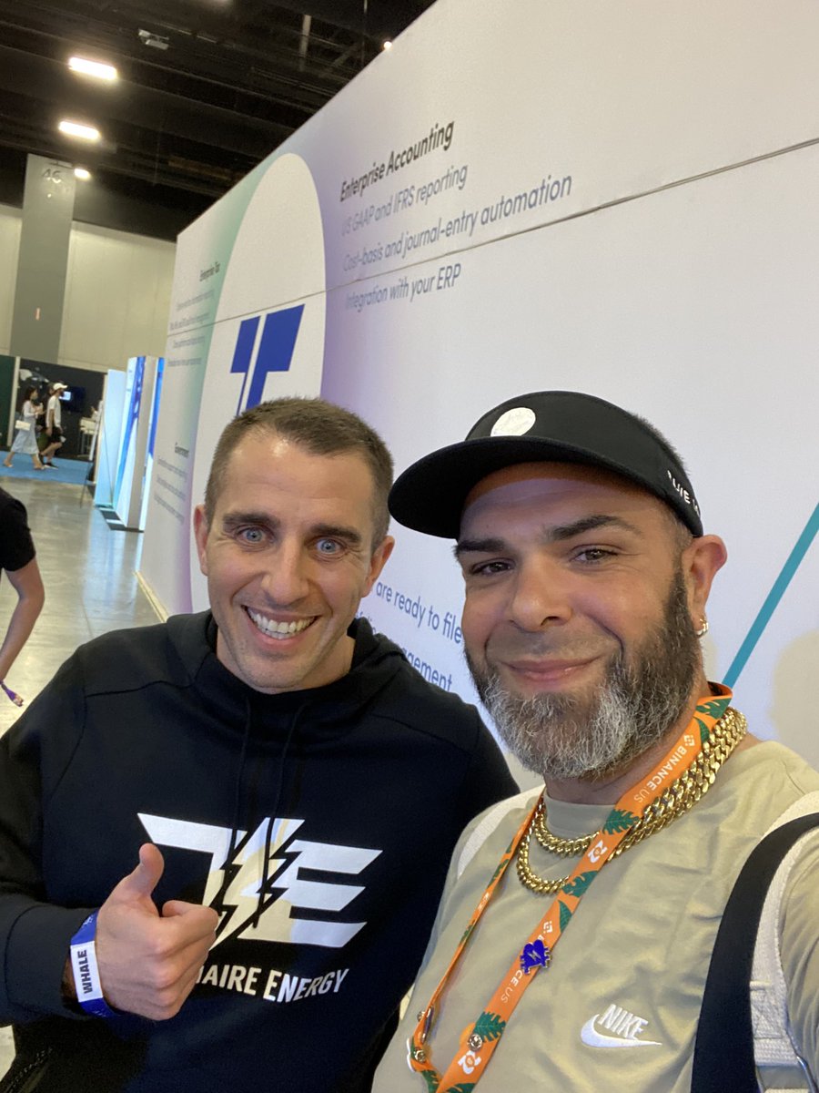 Rolando_FFH's tweet photo. Thank you for the opportunity to meet you, a simple and humble being. @APompliano 

#teampomp 
@BlueLotusDao https://t.co/FfbpP7Ztei
