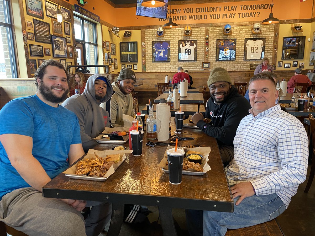 MattZirpoli's tweet photo. The guys fueled up ⁦@MissionBBQ⁩ after their workout with ⁦@NXLevelBrad⁩ at NX Level Sports Performance. #nxleveltrained # nxlevelfamily https://t.co/yRu0gWIjGa