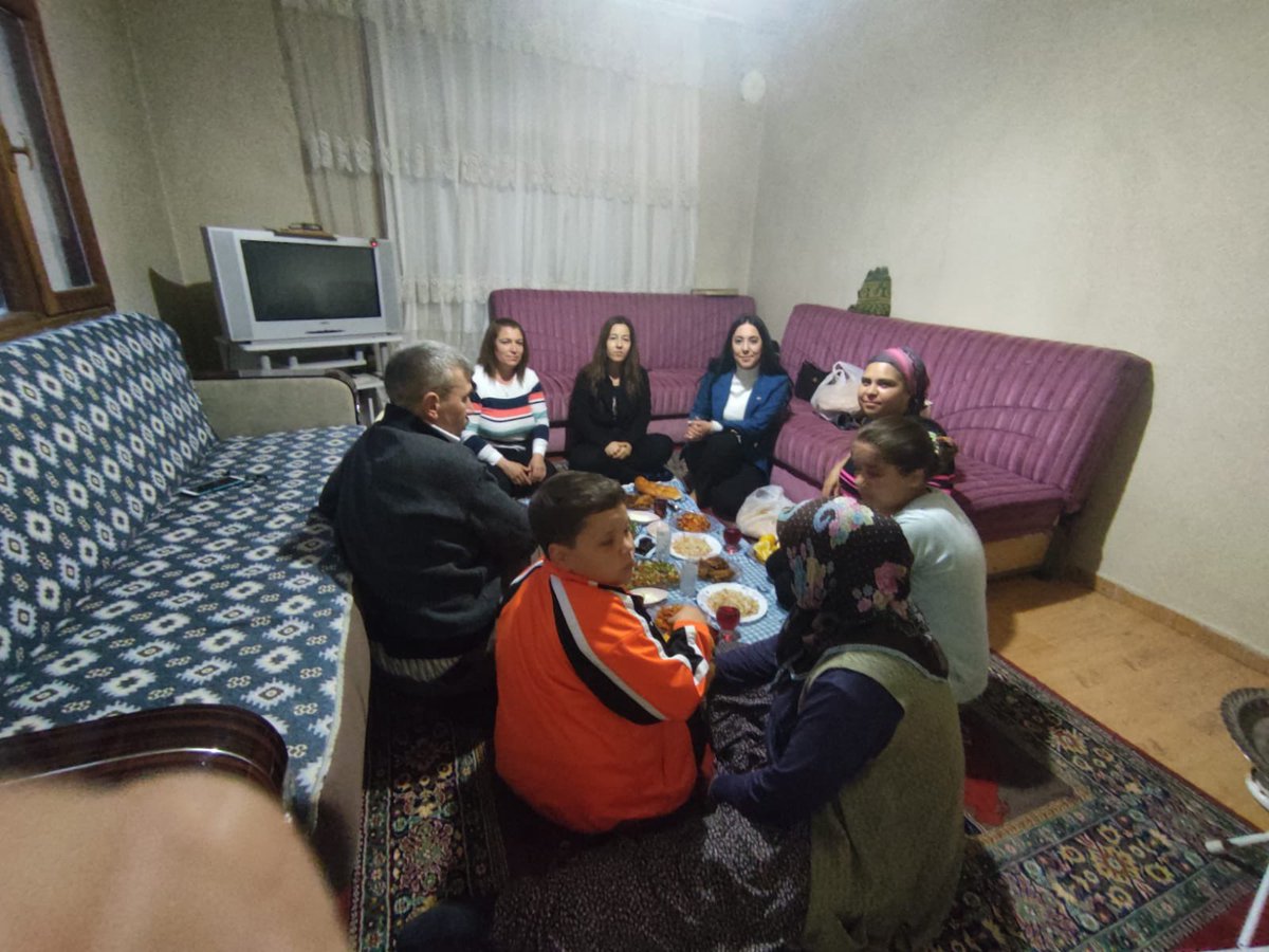MHPADANAKACEP's tweet photo. YÜREĞİR İlçe Kaçep başkanı Sn;Burçin Gürlek engelli komisyon Başkanı Sn;Ünzile yılmaz sağlık komisyon Başkanı Sn.Sekin Gürpınar ile birlikte Büşra ve Nebi aydın 'in iftar sofrasına konuk oldular.
Rabbim kabul etsin

#mhpadanakacep
@drpelinyilik @BurcinGurlek @eczyesimakkas https://t.co/3wHuq7HBdI