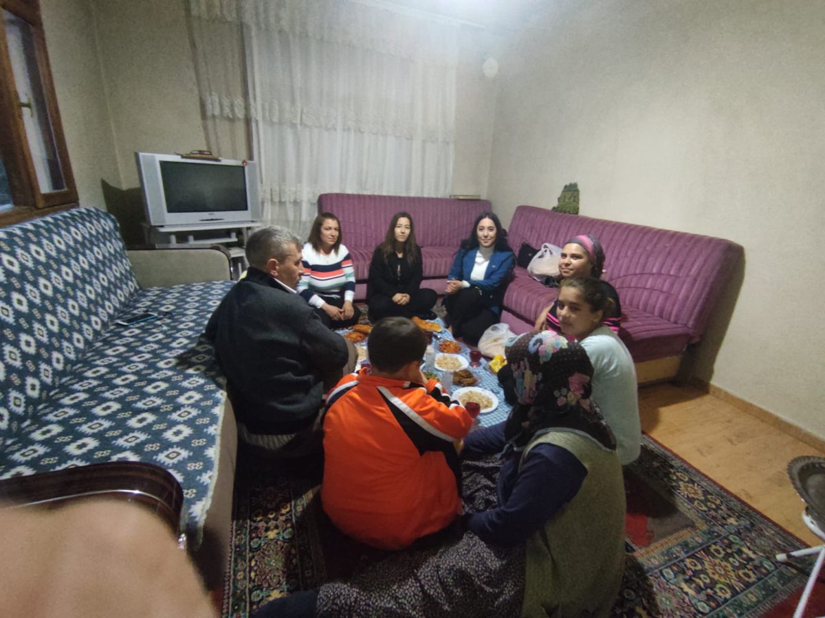 MHPADANAKACEP's tweet photo. YÜREĞİR İlçe Kaçep başkanı Sn;Burçin Gürlek engelli komisyon Başkanı Sn;Ünzile yılmaz sağlık komisyon Başkanı Sn.Sekin Gürpınar ile birlikte Büşra ve Nebi aydın 'in iftar sofrasına konuk oldular.
Rabbim kabul etsin

#mhpadanakacep
@drpelinyilik @BurcinGurlek @eczyesimakkas https://t.co/3wHuq7HBdI