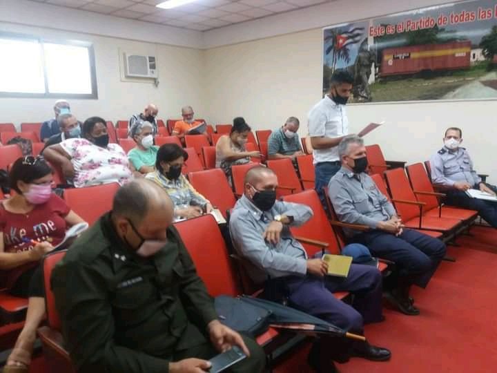 TLcubanacan's tweet photo. #Ahora #EsNoticia 
Se adoptan en #VillaClara un grupo de medidas para enfrentar los recientes robos en Bodegas de abastecimiento. Participan representantes del MININT y de organizaciones políticas y de masas. https://t.co/Jkx4xHwTyi